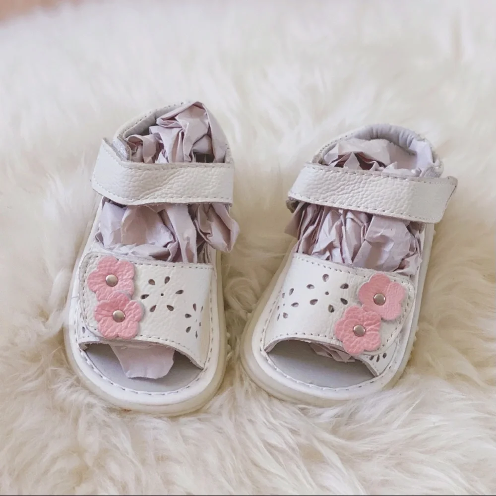 Baby girl leather sandals with adjustable Velcro